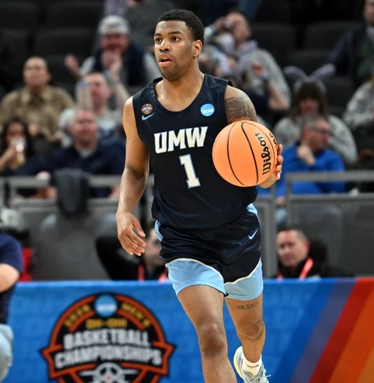 Kye Robinson dribbling up court for Mary Washington basketball